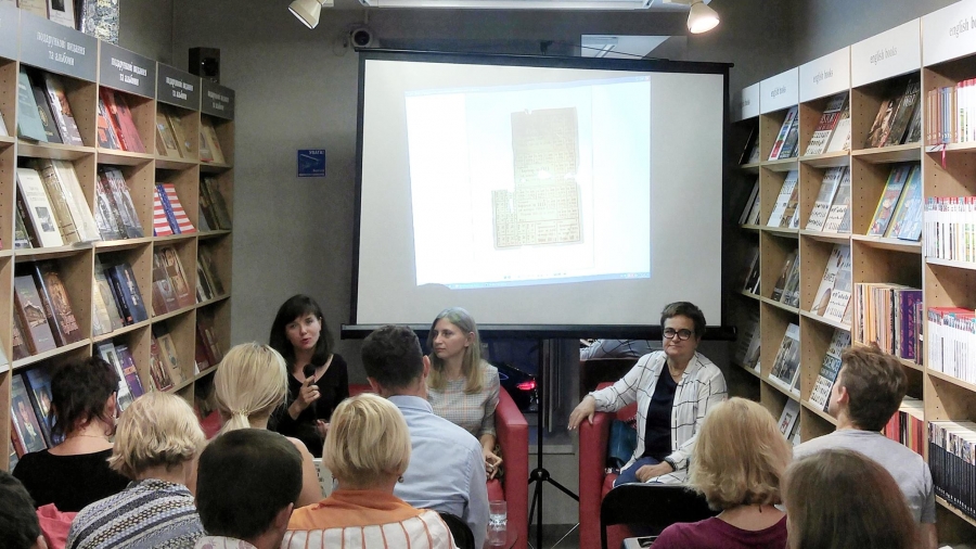 У Книгарні "Є" презентували книгу Оксани Овсіюк "Життя після окупації"